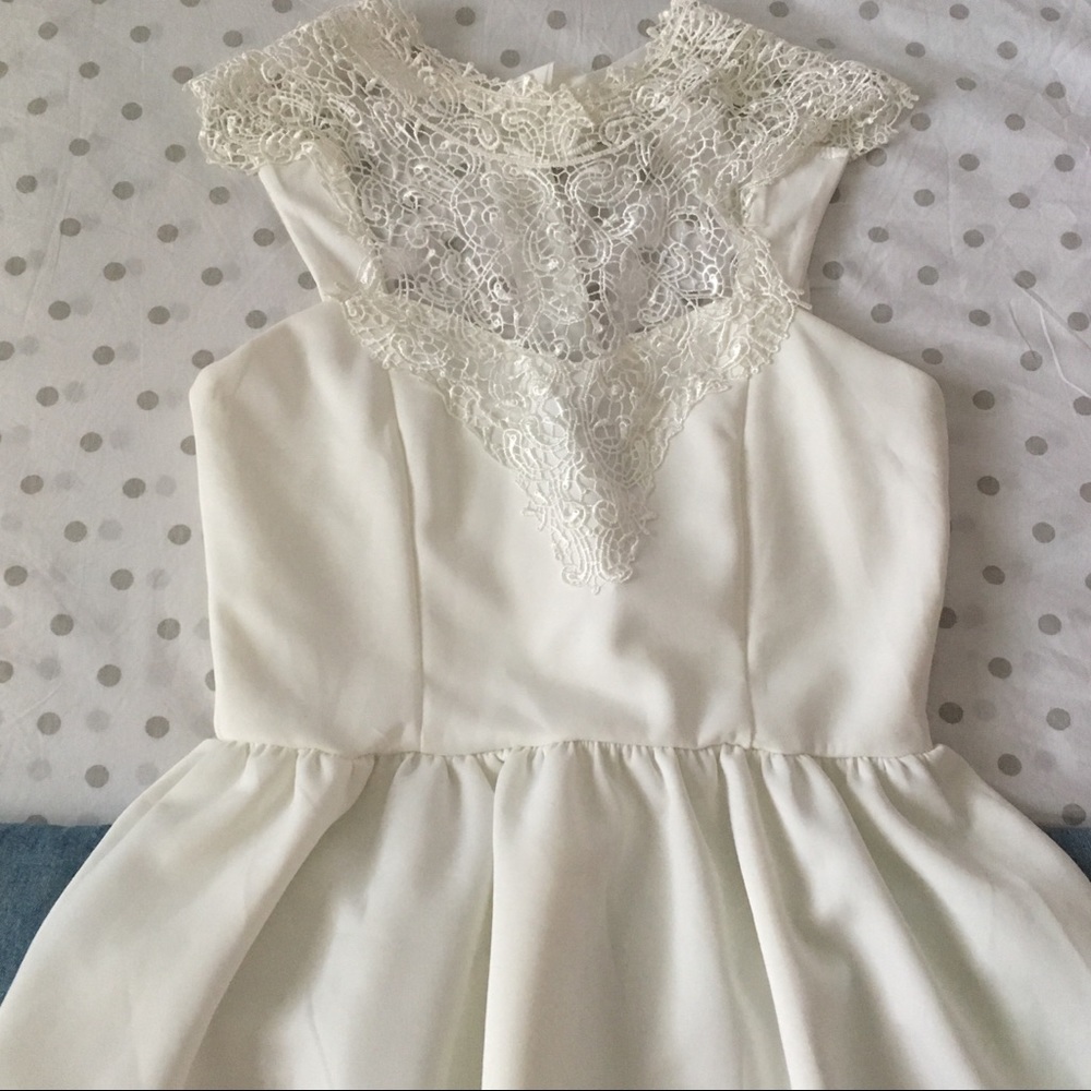 White Lace Sweetheart Neckline Party Dress